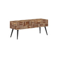 Table basse en bois avec design en mosaïque de couleurs naturelles.